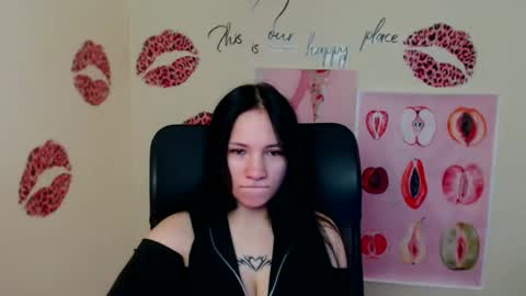 Snapshot of cutielady_ chatting on April 23, 2026, 12:15 pm Emma online show from April 23, 2026, 12:15 pm
