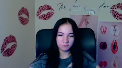 Snapshot of cutielady_ chatting on May 13, 2026, 6:11 am Emma online show from May 13, 2026, 6:11 am