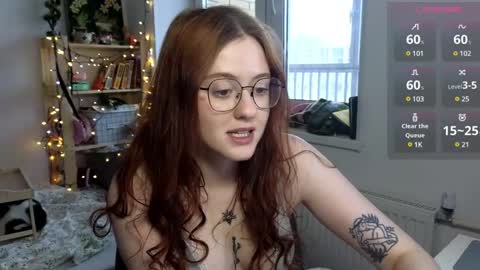 Snapshot of cutiepiealice chatting on February 27, 2025, 12:45 pm Alice online show from February 27, 2025, 12:45 pm