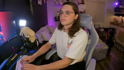 cutiepiescarlett online show from May 27, 2026, 3:03 am