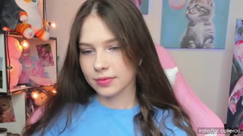 Rori  Instagram cutierori  online show from December 13, 2024, 3:05 am