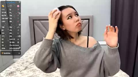 Snapshot of cwenecollins chatting on December 19, 2025, 11:39 am Akemi online show from December 19, 2025, 11:39 am