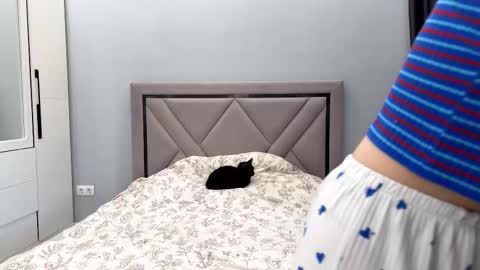 Snapshot of cwenecollins chatting on February 25, 2026, 7:51 am Akemi online show from February 25, 2026, 7:51 am