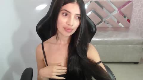 Snapshot of cynthia_ch chatting on October 14, 2025, 4:13 am CINTIA ARAUJO online show from October 14, 2025, 4:13 am