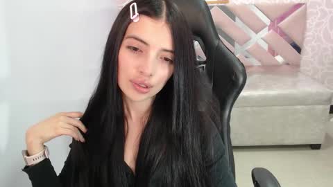 CINTIA ARAUJO online show from November 11, 2025, 2:55 am