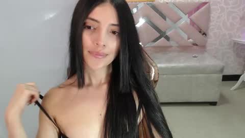 CINTIA ARAUJO online show from November 25, 2025, 3:28 am