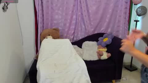 Cynthia online show from November 18, 2025, 2:10 pm