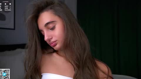 Isabella online show from November 21, 2025, 1:04 am