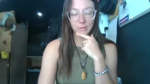 Snapshot of d3sert_moon chatting on December 5, 2025, 5:53 pm d3sert_moon online show from December 5, 2025, 5:53 pm