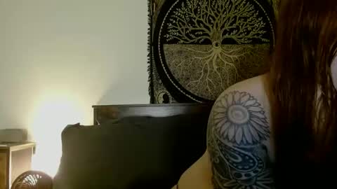 Snapshot of d_a_i_s_y chatting on February 13, 2025, 12:13 am Daisy online show from February 13, 2025, 12:13 am