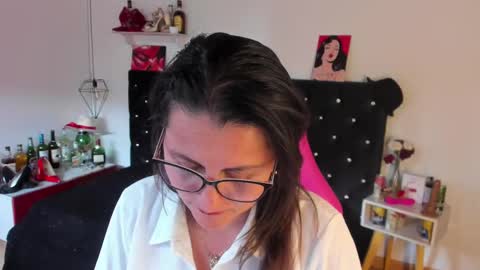 Mia  online show from February 14, 2025, 3:15 pm