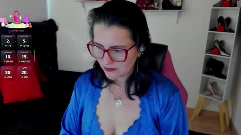 Mia  online show from September 21, 2025, 11:34 am