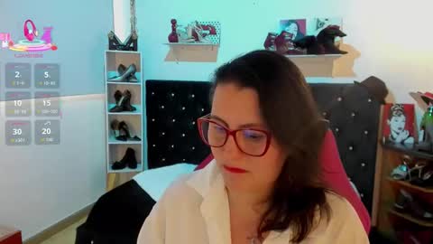 Mia  online show from October 10, 2025, 1:32 pm