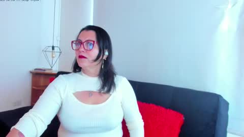 Mia  online show from October 18, 2025, 1:56 pm