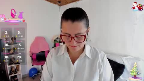 Snapshot of d_martii chatting on December 18, 2025, 11:38 am Mia online show from December 18, 2025, 11:38 am