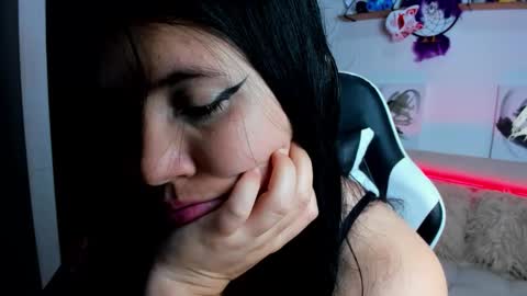 Ailyn  online show from November 27, 2025, 2:13 am