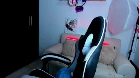 Ailyn  online show from November 28, 2025, 2:14 am