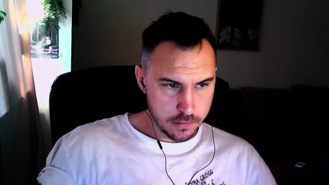 Snapshot of dadbodstephen chatting on December 5, 2024, 8:00 am DadBodStephen online show from December 5, 2024, 8:00 am