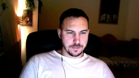 Snapshot of dadbodstephen chatting on December 16, 2024, 3:32 pm DadBodStephen online show from December 16, 2024, 3:32 pm