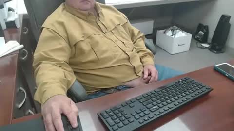 Snapshot of daddy7194 chatting on October 20, 2025, 9:43 am daddy7194 online show from October 20, 2025, 9:43 am