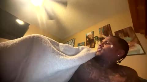 sexy tatted king bbc online show from May 25, 2026, 10:49 pm
