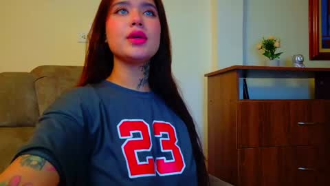 Snapshot of daddys_little_secrett chatting on June 24, 2026, 12:53 am Valen online show from June 24, 2026, 12:53 am