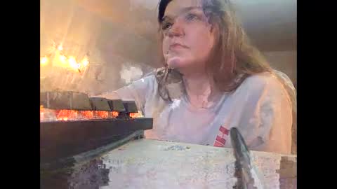 Snapshot of daddyscumslut211 chatting on December 16, 2025, 2:16 am fairylee21 online show from December 16, 2025, 2:16 am