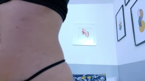 Snapshot of daddyysobsessed_ chatting on December 18, 2025, 12:33 pm Channel. online show from December 18, 2025, 12:33 pm