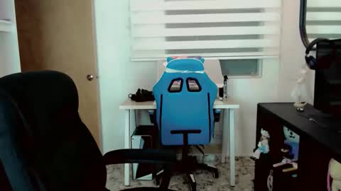 Snapshot of dae_lune chatting on February 8, 2026, 4:27 am dae_lune online show from February 8, 2026, 4:27 am