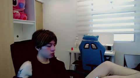 Snapshot of dae_lune chatting on February 12, 2026, 9:32 pm dae_lune online show from February 12, 2026, 9:32 pm