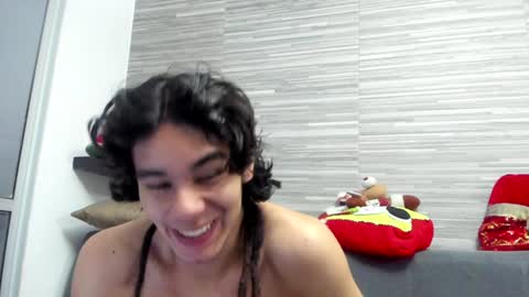 Snapshot of daemon_txuspunk chatting on December 18, 2024, 12:10 am DAEMON online show from December 18, 2024, 12:10 am
