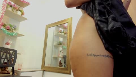 Snapshot of daenerys_targa chatting on December 4, 2024, 7:17 am Lesly online show from December 4, 2024, 7:17 am