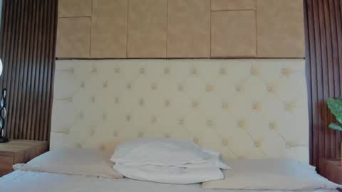 dafne_hillss online show from September 9, 2025, 12:15 pm