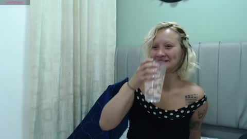 Dafne online show from May 11, 2026, 12:44 pm