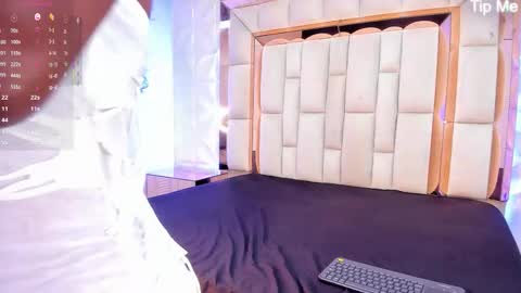 Dafnee online show from November 2, 2025, 12:07 pm