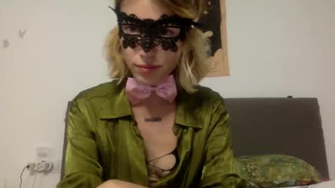 dafnesqueeze online show from December 2, 2024, 8:55 pm