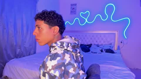 dafnezahiraa  online show from October 5, 2025, 8:40 pm