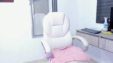 Snapshot of dahian_carter chatting on September 18, 2025, 11:56 am Dahian  online show from September 18, 2025, 11:56 am