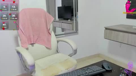 Snapshot of dahian_carter chatting on October 2, 2025, 12:12 pm Dahian  online show from October 2, 2025, 12:12 pm