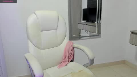 Snapshot of dahian_carter chatting on October 21, 2025, 1:01 pm Dahian  online show from October 21, 2025, 1:01 pm