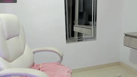 Snapshot of dahian_carter chatting on October 25, 2025, 1:18 pm Dahian  online show from October 25, 2025, 1:18 pm