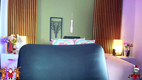  Dahiana  online show from December 22, 2024, 8:03 pm