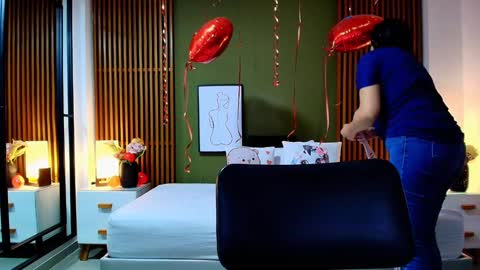  Dahiana  online show from February 8, 2025, 8:10 pm