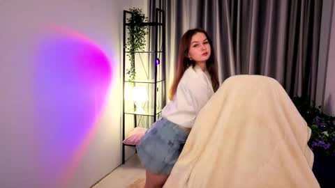 Teona online show from December 4, 2025, 2:04 pm