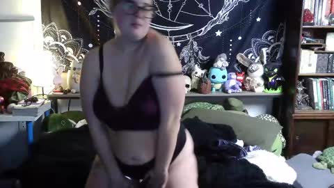 Snapshot of dahliaspleasure chatting on October 22, 2025, 1:50 am Dahlia online show from October 22, 2025, 1:50 am