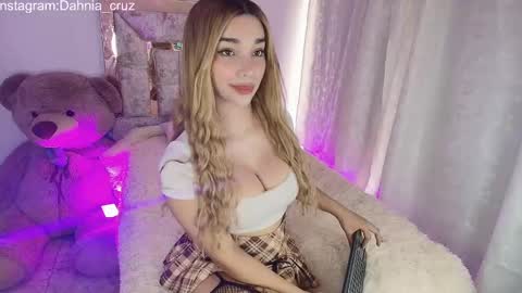 dahnia_cruz online show from September 23, 2025, 4:32 pm