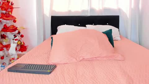 Snapshot of dailasmith chatting on December 15, 2024, 6:04 pm Daila Smith online show from December 15, 2024, 6:04 pm