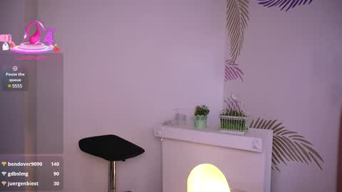 Lauren            online show from March 10, 2025, 3:41 pm