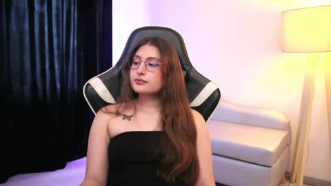 Lauren            online show from September 19, 2025, 8:20 pm