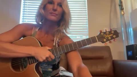 Daisy137 online show from October 22, 2025, 3:01 pm